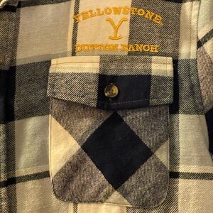 Women's authentic Yellowstone Dutton plaid shirt- medium.